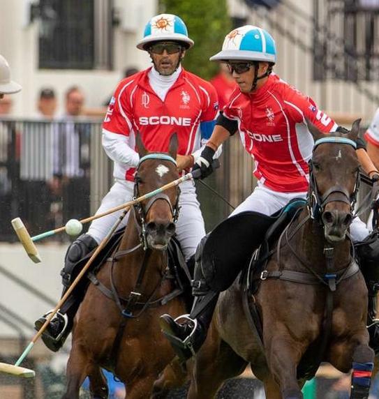 polo cambiaso adolfo y poroto jugando para scone