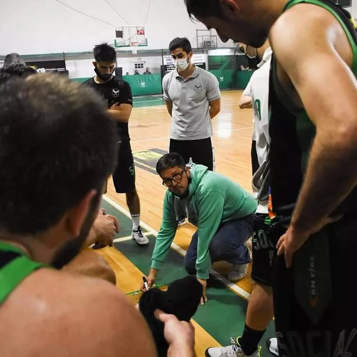 basquet marcelo petre dirigiendo social de alejandro korn