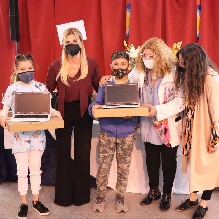 entrega de netbooks esc media 2 (4)