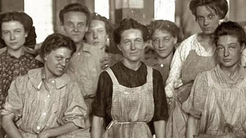 huelgas-femeninas-historia-kQf--1240x698@abc