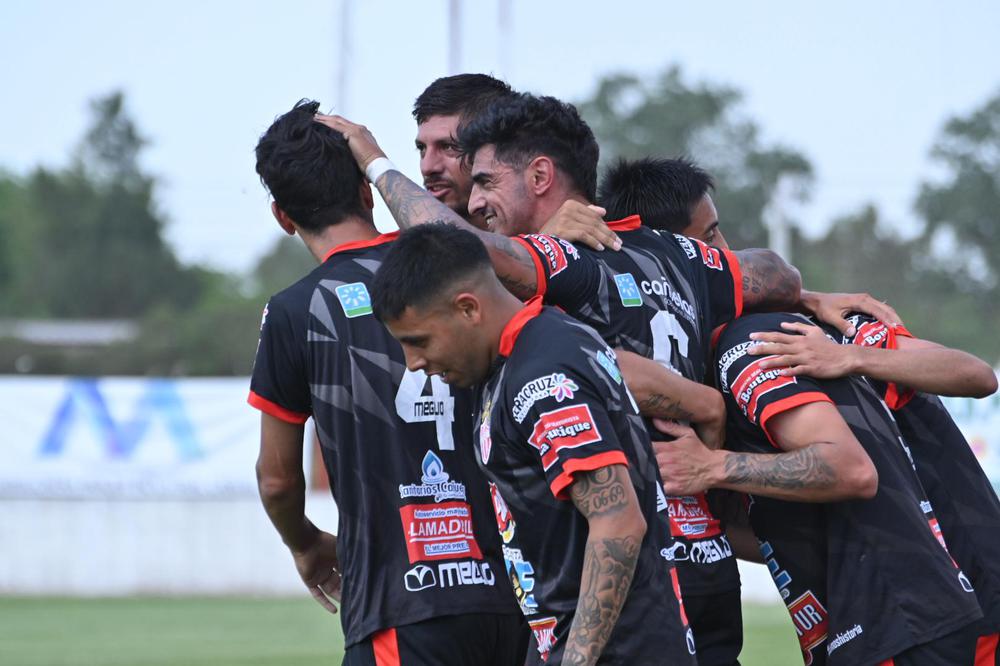 futbol de la b cañuelas roman martinez festeja gol