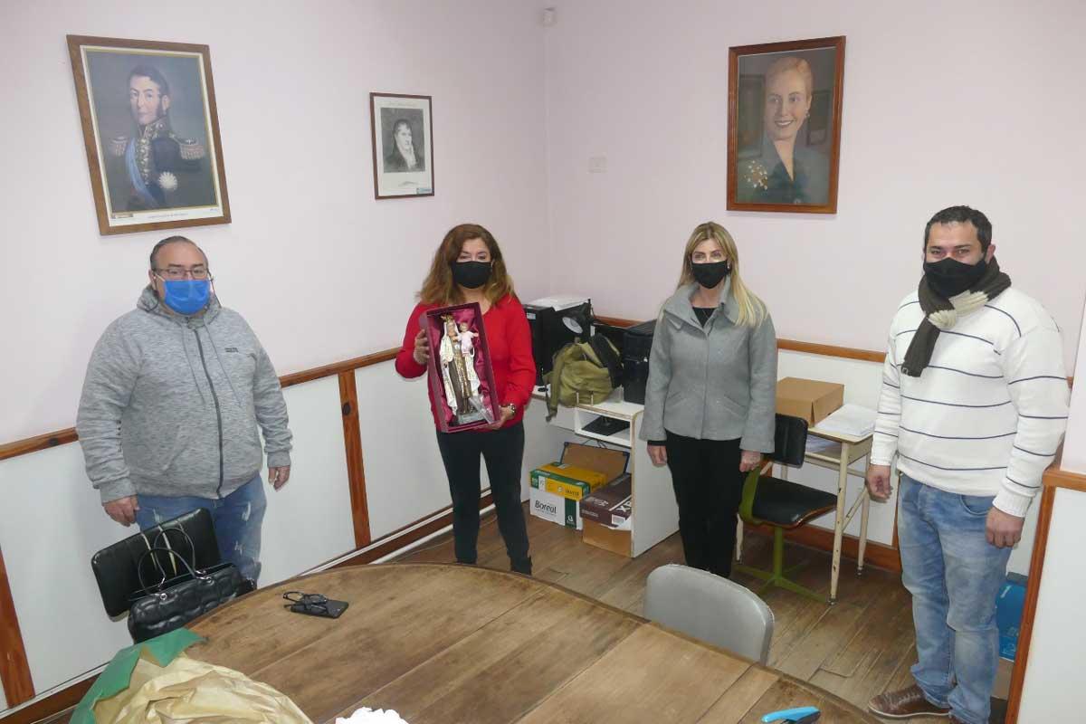 b5c927b0f77a27b81fd38b65df5f2fbf_XL