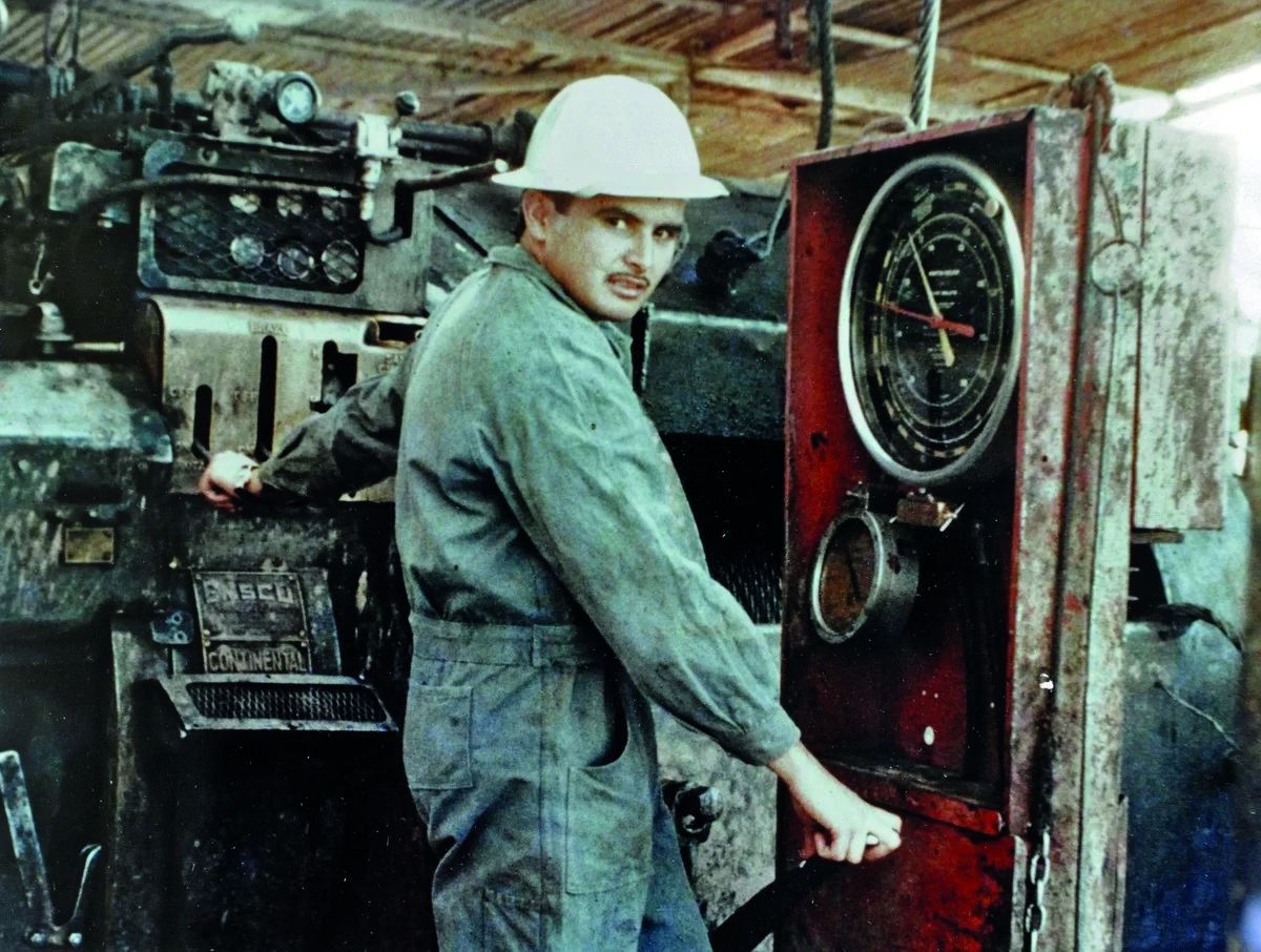 oscar vicente en pozo petrolero