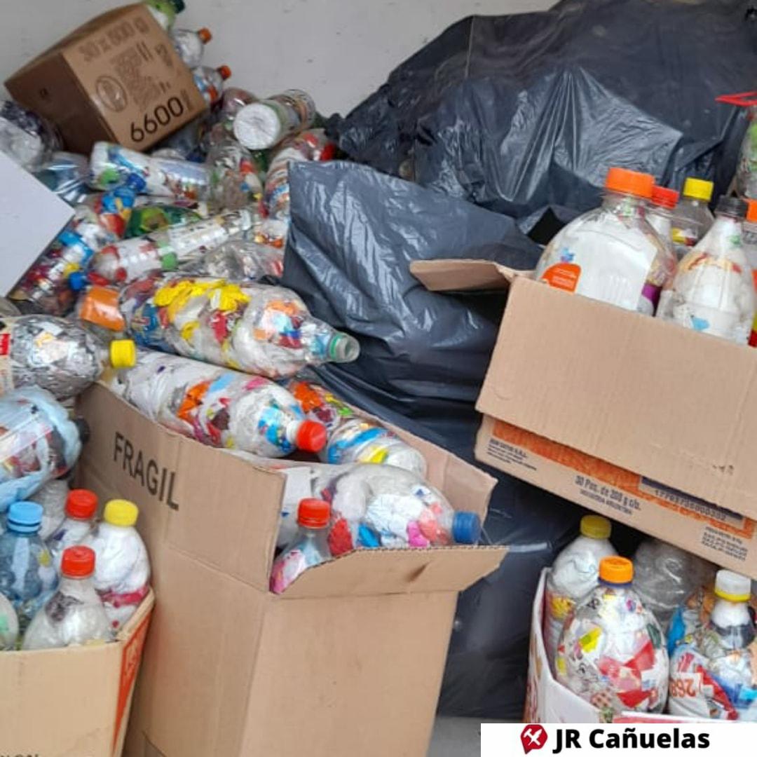 Jornada De Reciclaje De Basura En El Parque De La Salud