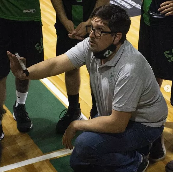 basquet marcelo petre dirigiendo social de alejandro korn b