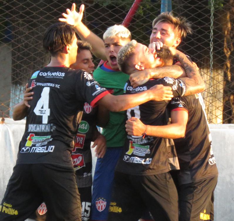 futbol de la c cañuelas festeja gol