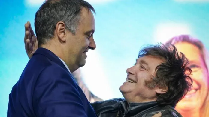 Javier-Milei-Manuel-Adorni-696x392