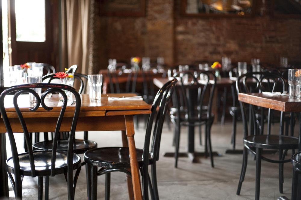 restaurant vacio ILUSTRATIVA