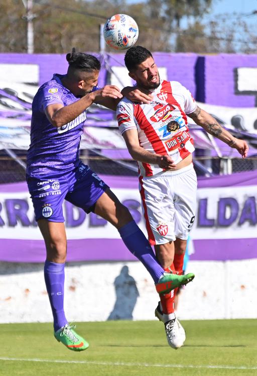 futbol de la b canuelas sacachispas AGUIRRE CABECEANDO
