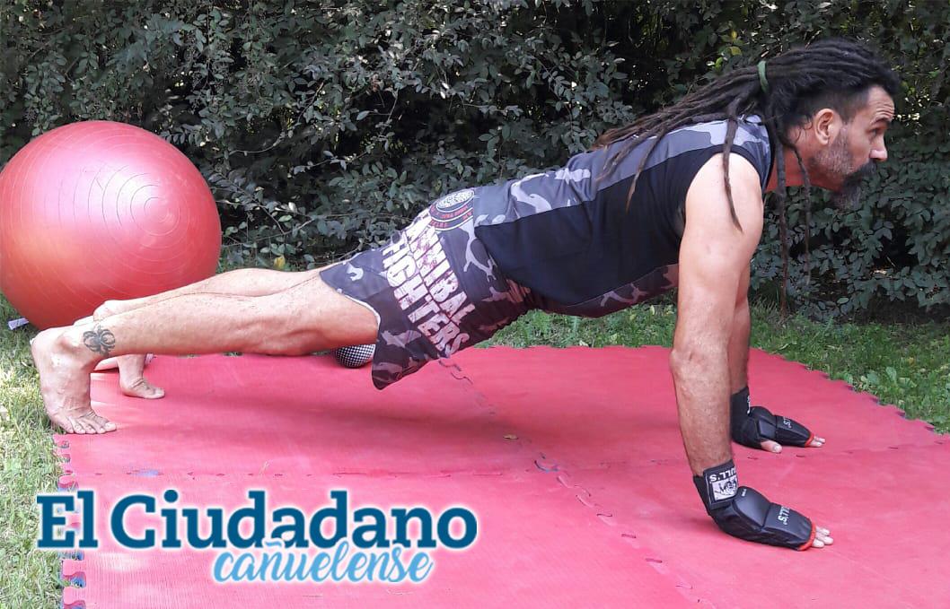 ejercicios en casa Posición plancha (espalda derecha con respecto a la cadera).