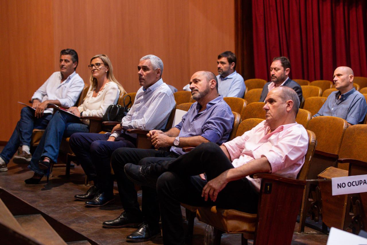 19-3 reunión en gobernación (1)
