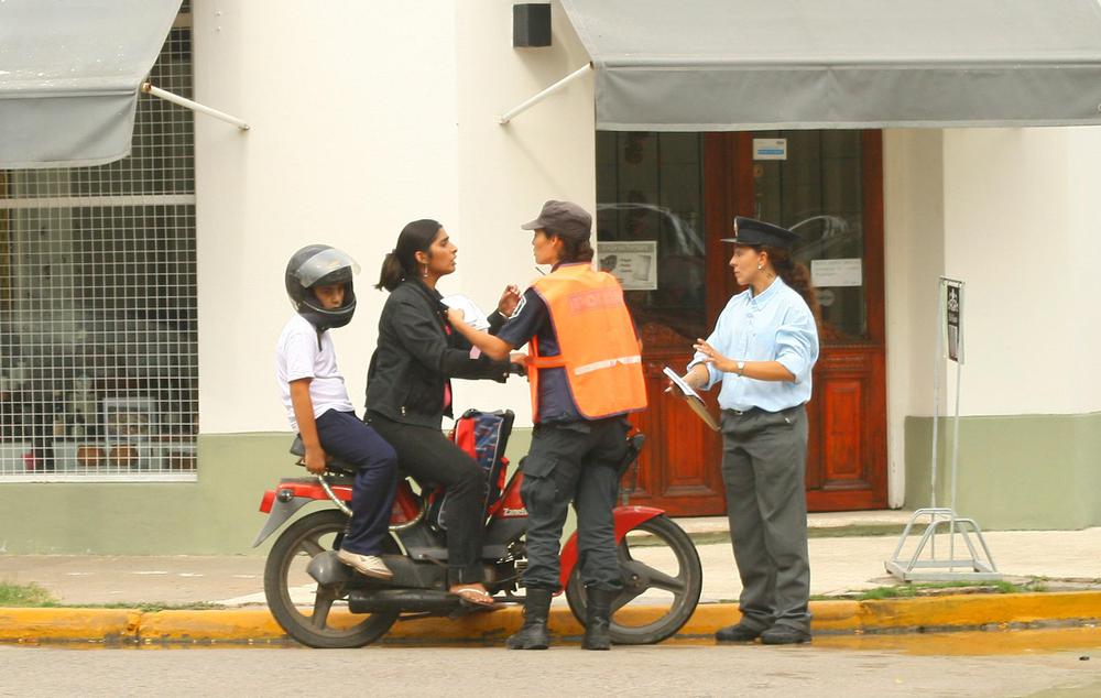 Remembranzas ciclomotor sin casco