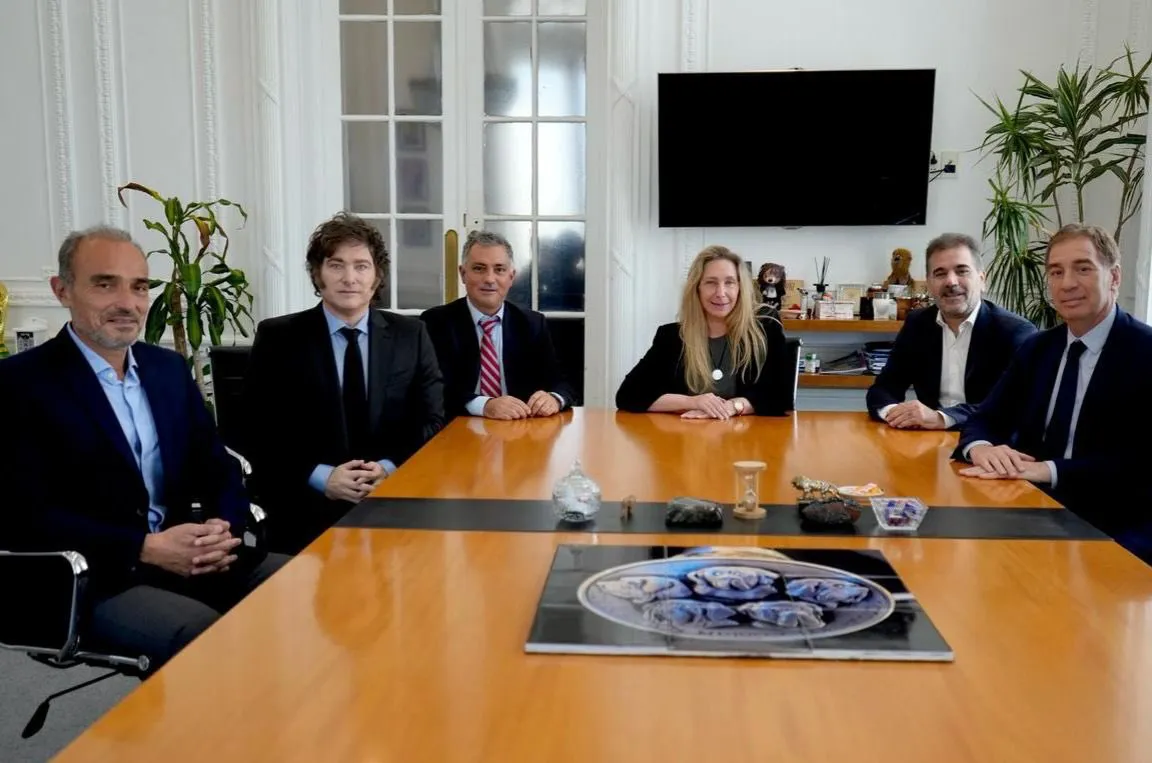 Milei-Pareja-Ritondo