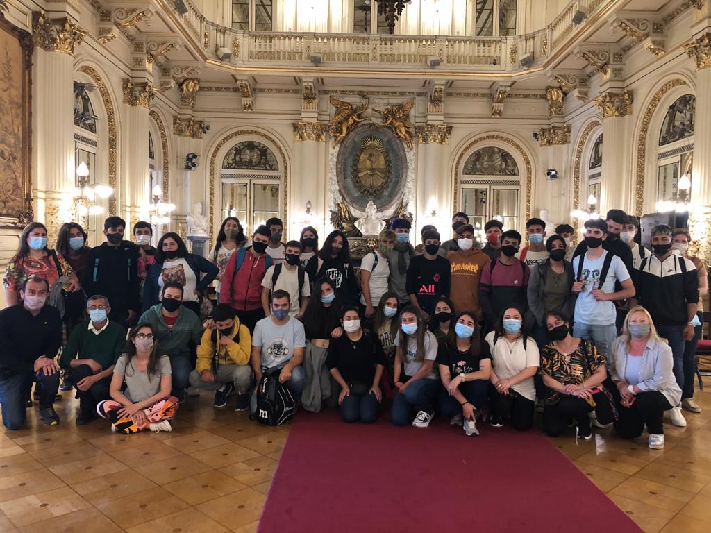 8-11 visita a la casa de Gobierno (3)