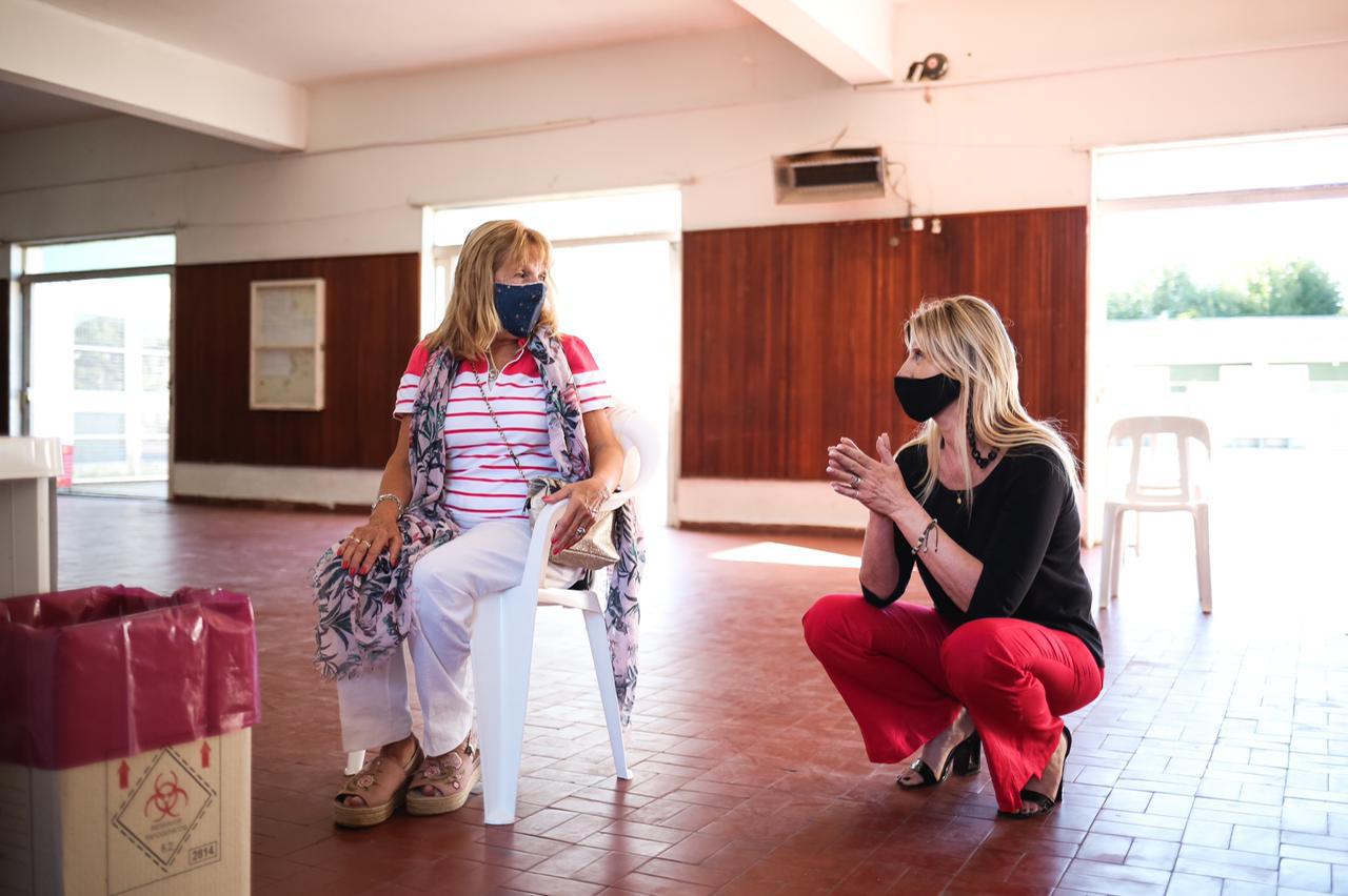 18-2 comenz+¦ la campa+¦a de vacunaci+¦n (9)