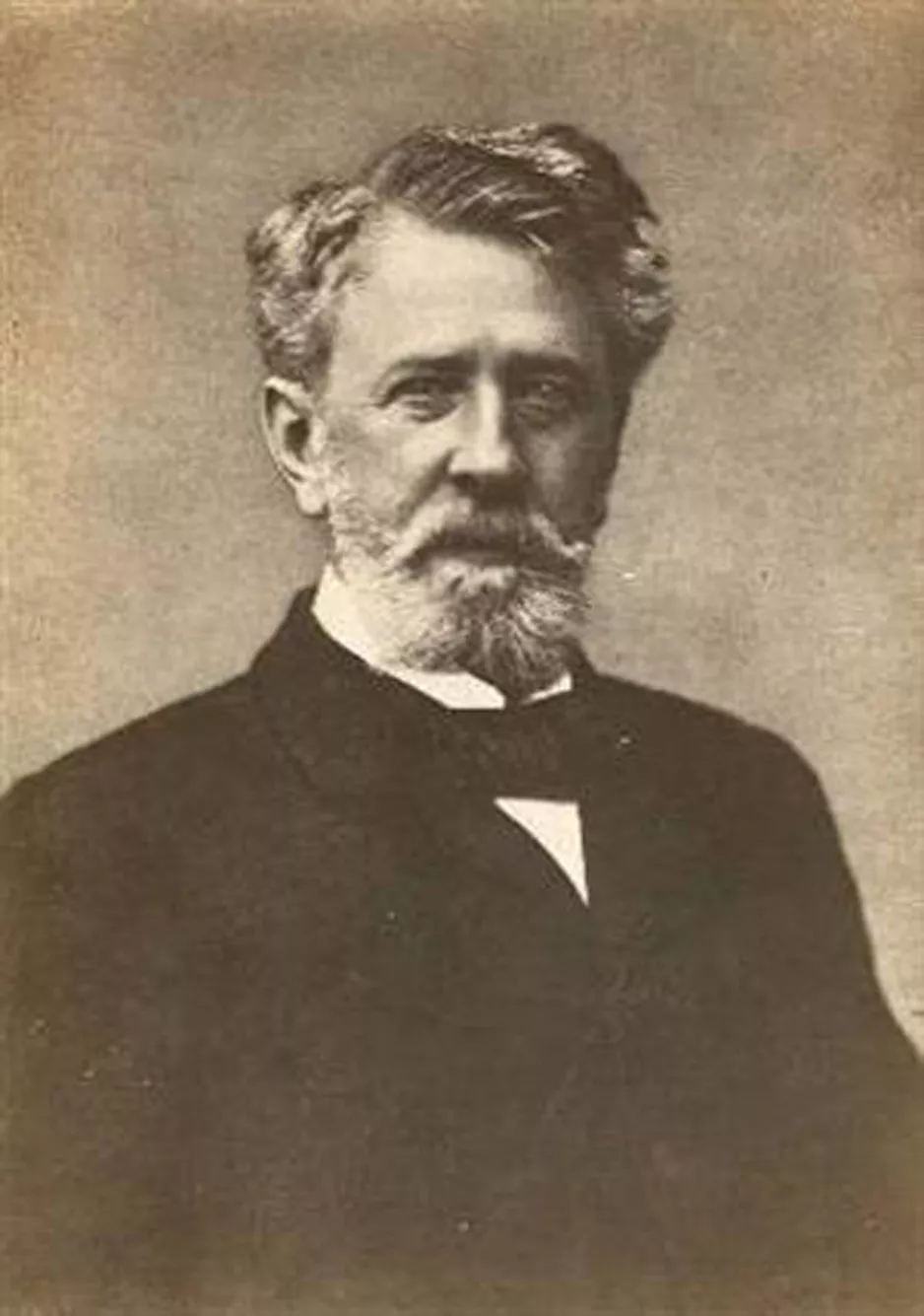 Vicente Casares
