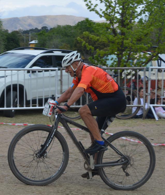 Mountain bike Antonio Lorger llegando en su 14° Rio Pinto ESTA