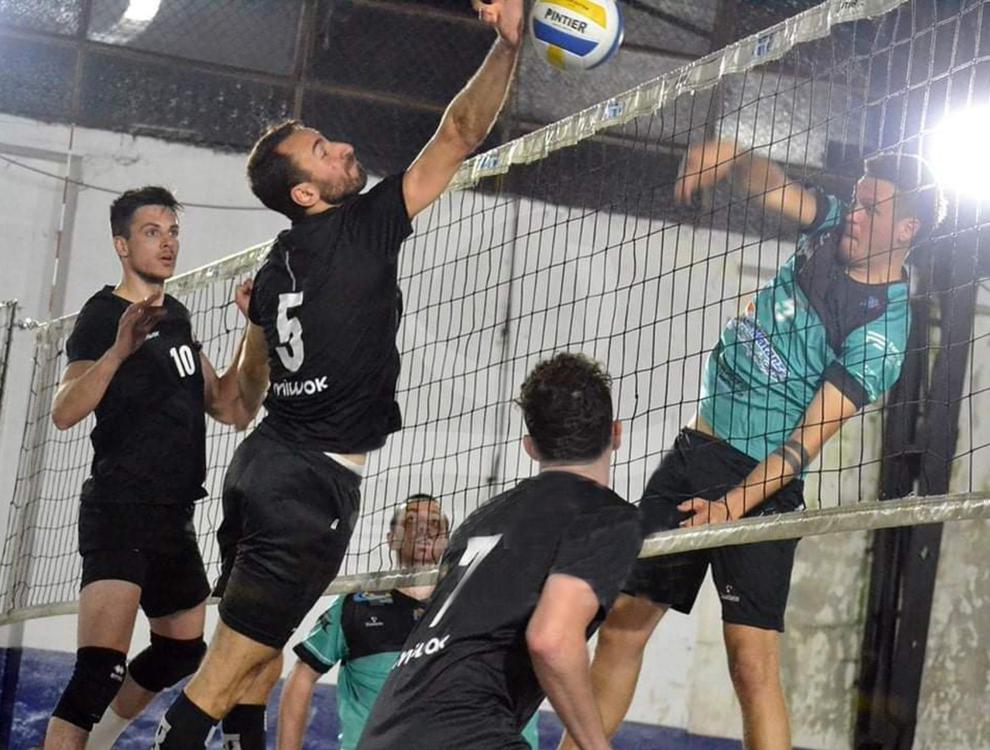 voley giraldo rematando