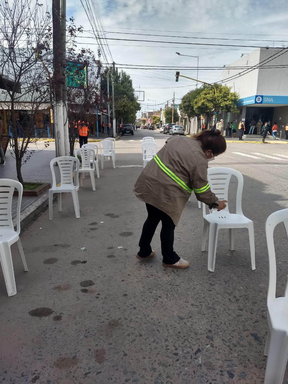 5-4 asistencia en las filas bancarias y vacunación (8)