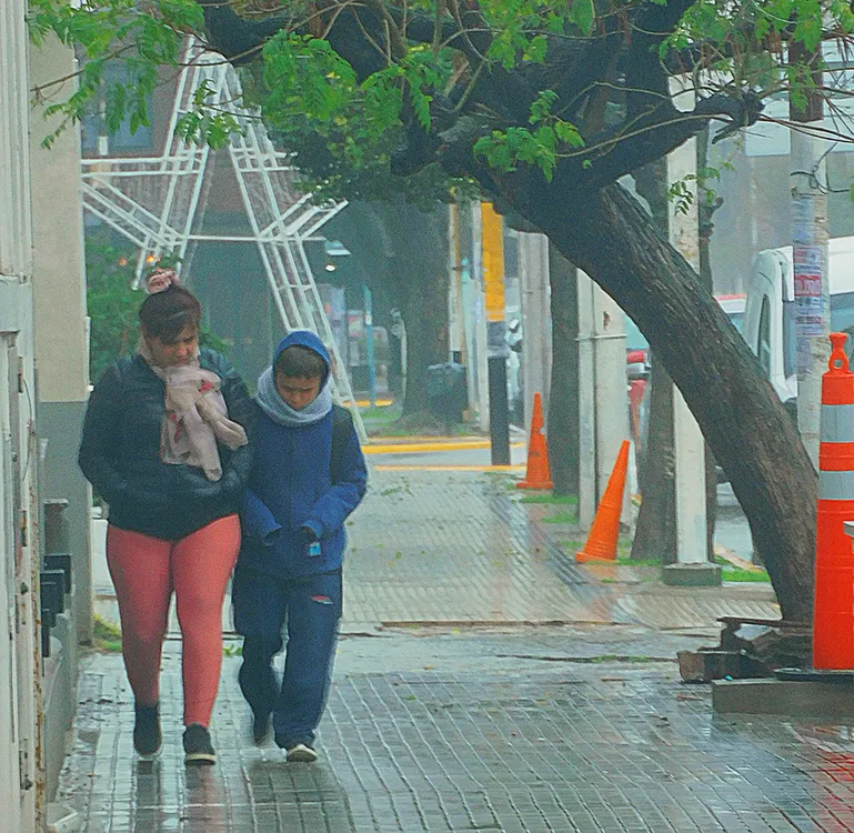 pareja lluvia