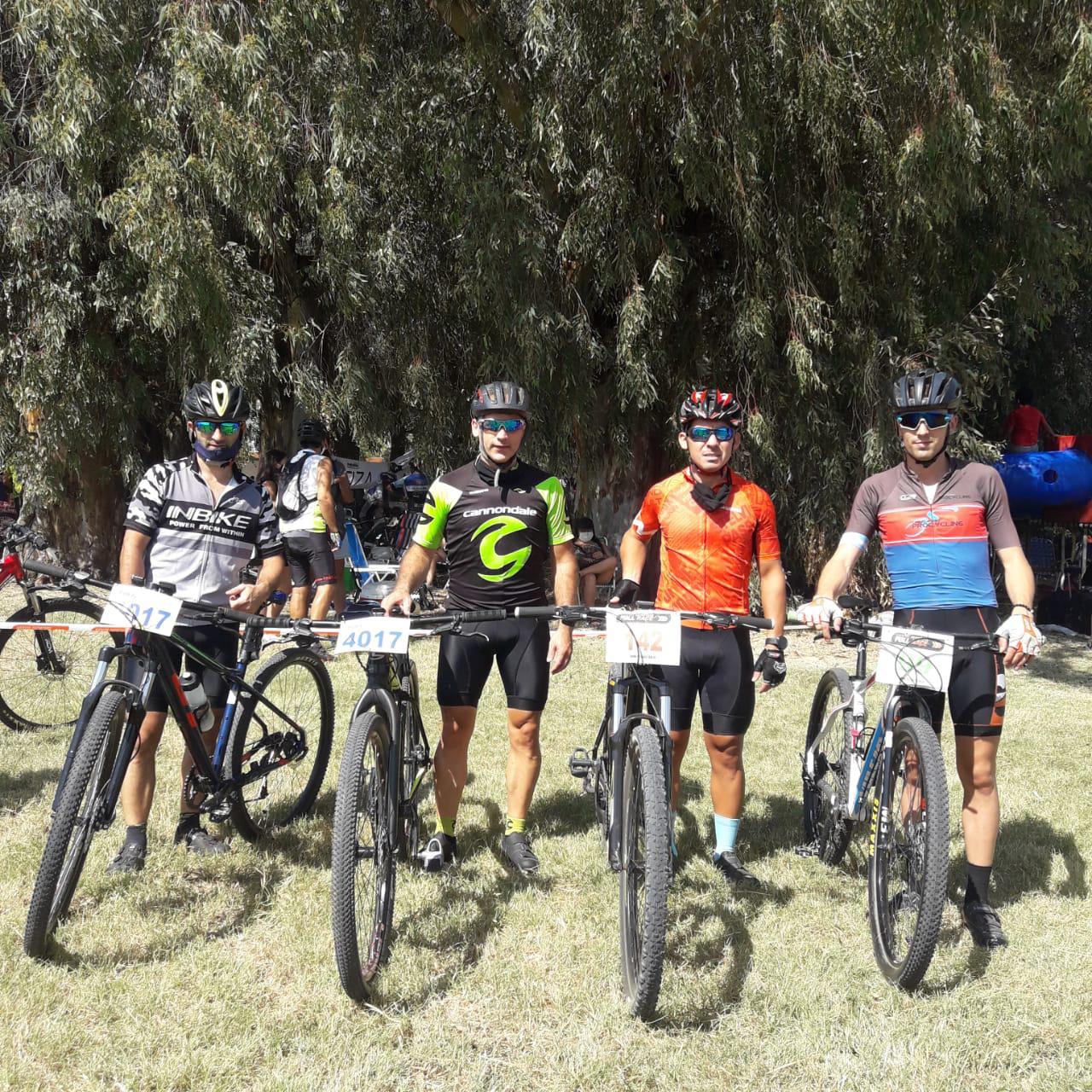 ciclismo DAVID Y JOSE LASA - RAMIRO CRISTY (DEBUTANTES) JUNTO A JOAQUIN MEJI