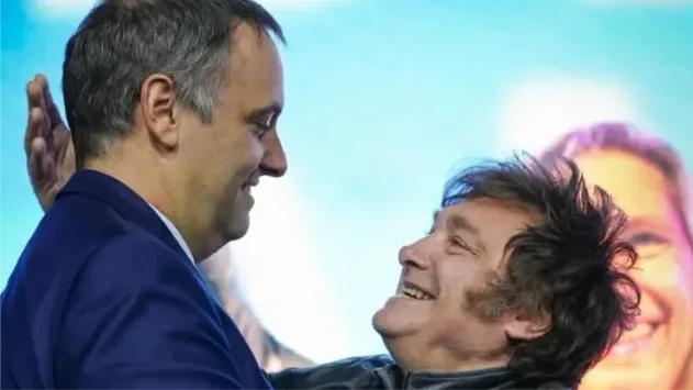 Javier-Milei-Manuel-Adorni-696x392