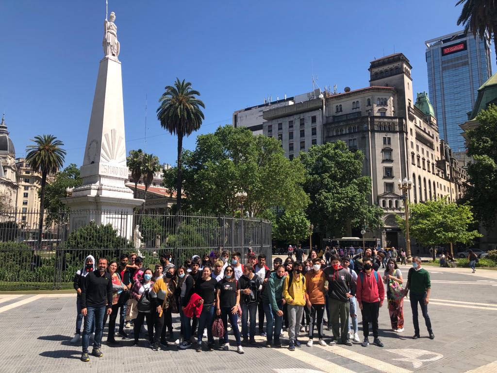 8-11 visita a la casa de Gobierno (2)