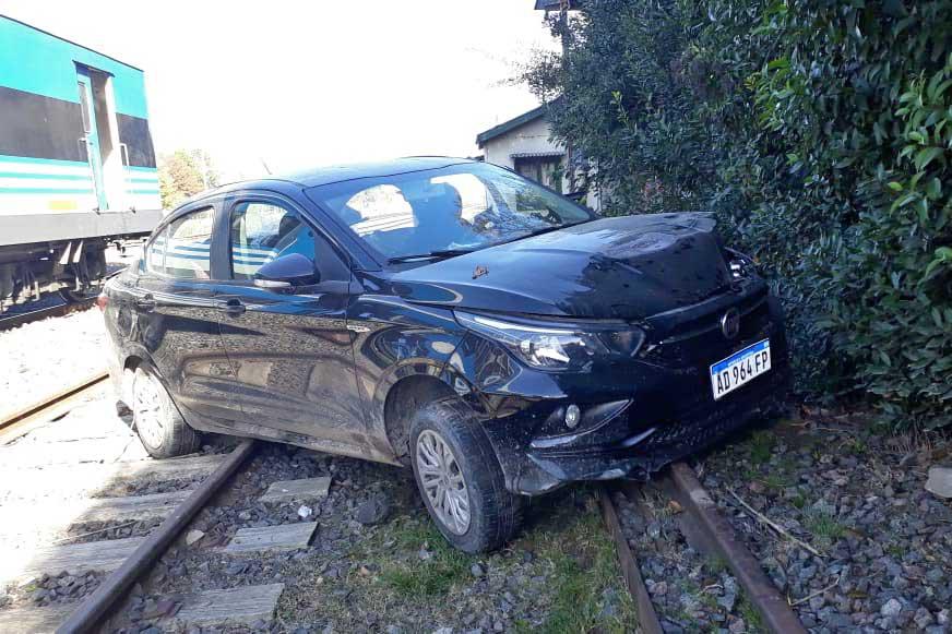 choque-en-el-paso-a-nivel-de-vicente-casares-21427