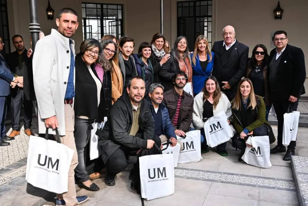 8bb8230a021510266fa21fc5b3fbbdfe_L