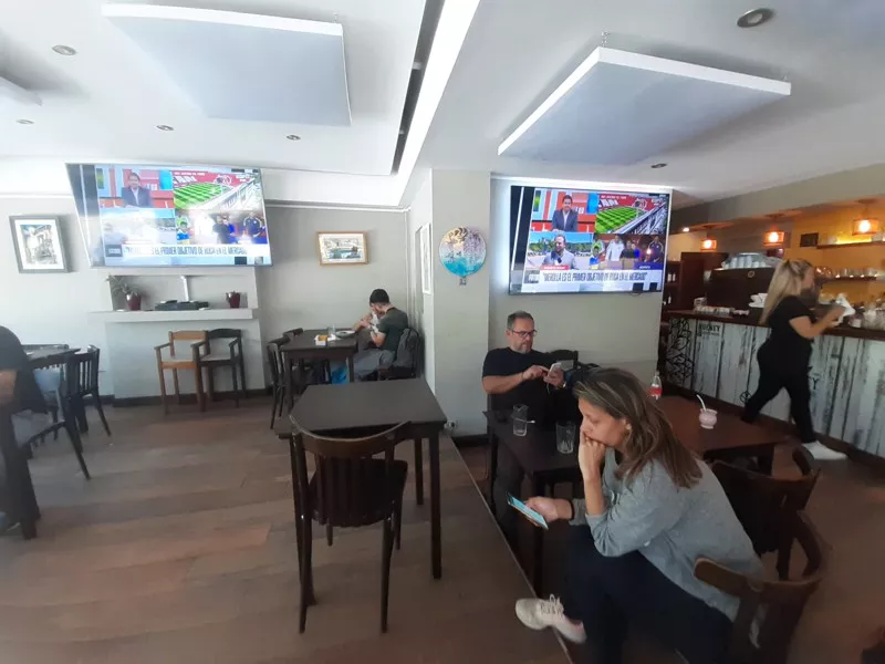 bar pantallas