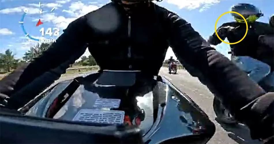 tiros-en-la-autopista-un-motociclista-escapo-de-un-asalto-a-casi-280-km-h-24158