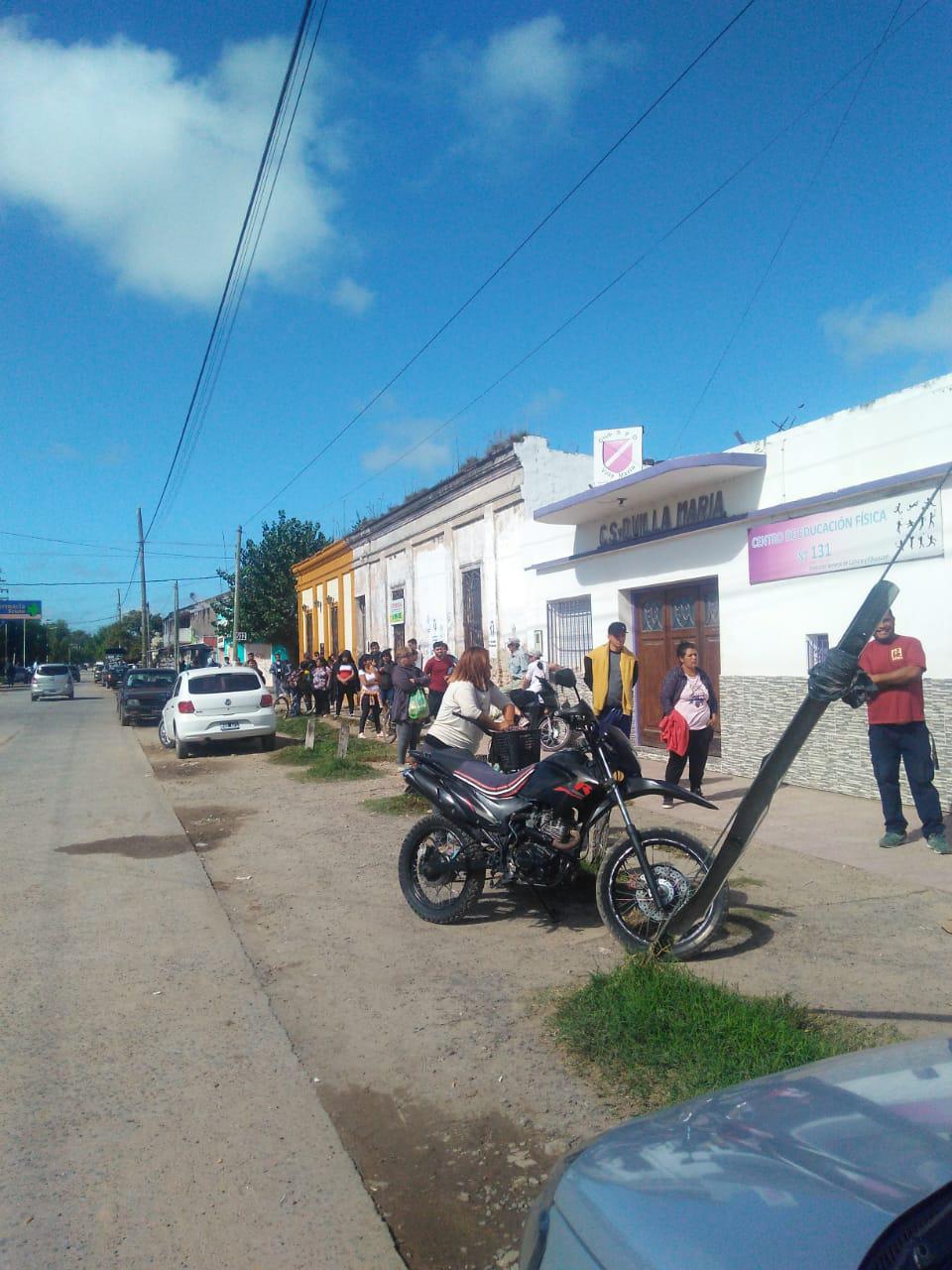 foto fila cajero maximo paz