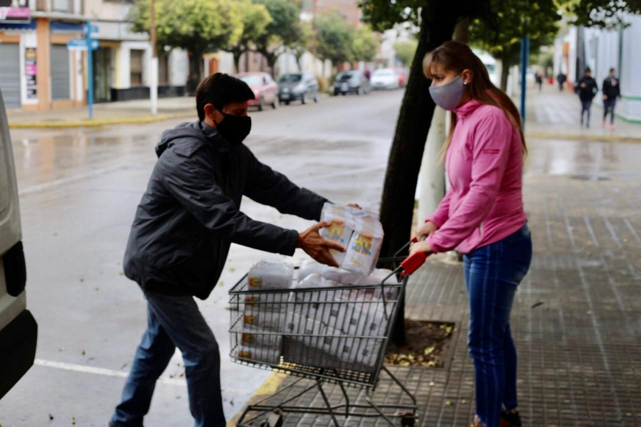 24-6 entrega de mercaderias en Apyad (1) 3