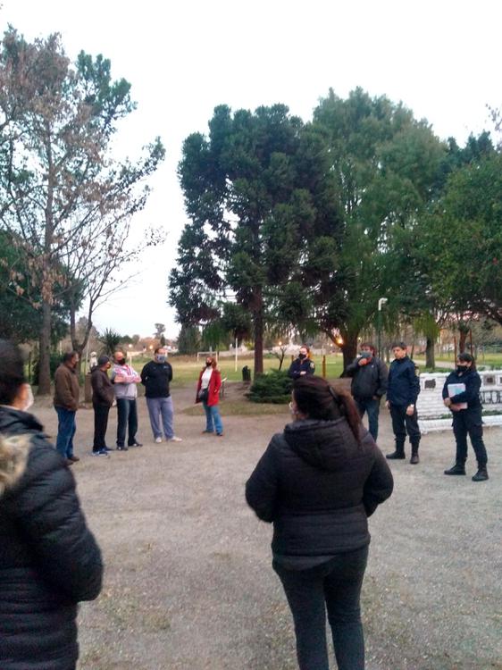 vecinos y policias petion