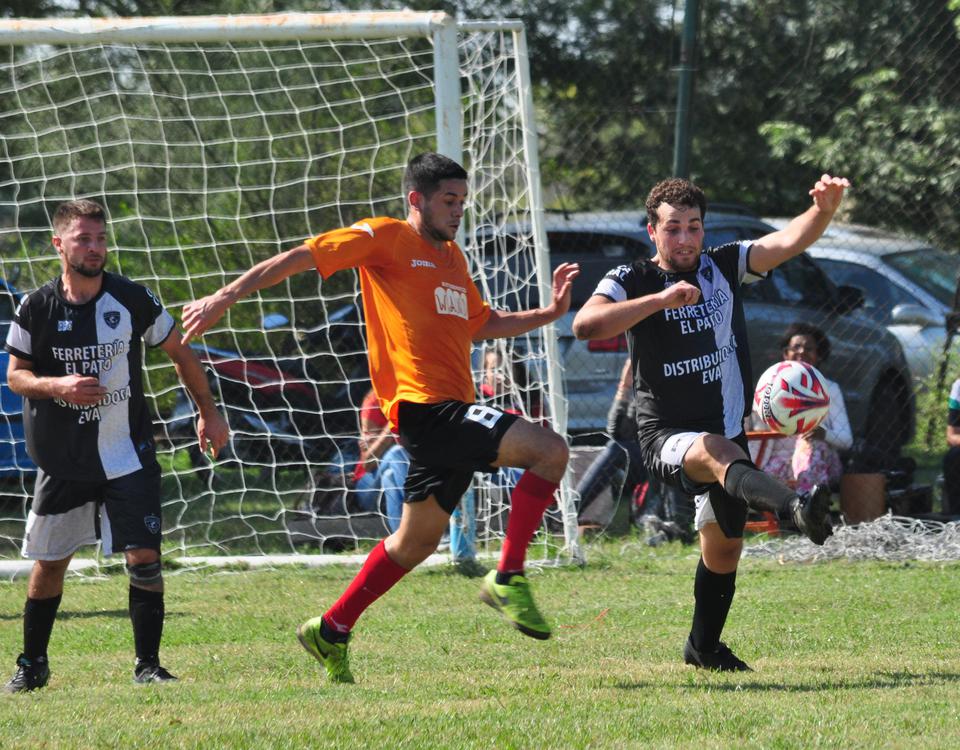 futbol liga cañuelense jugando