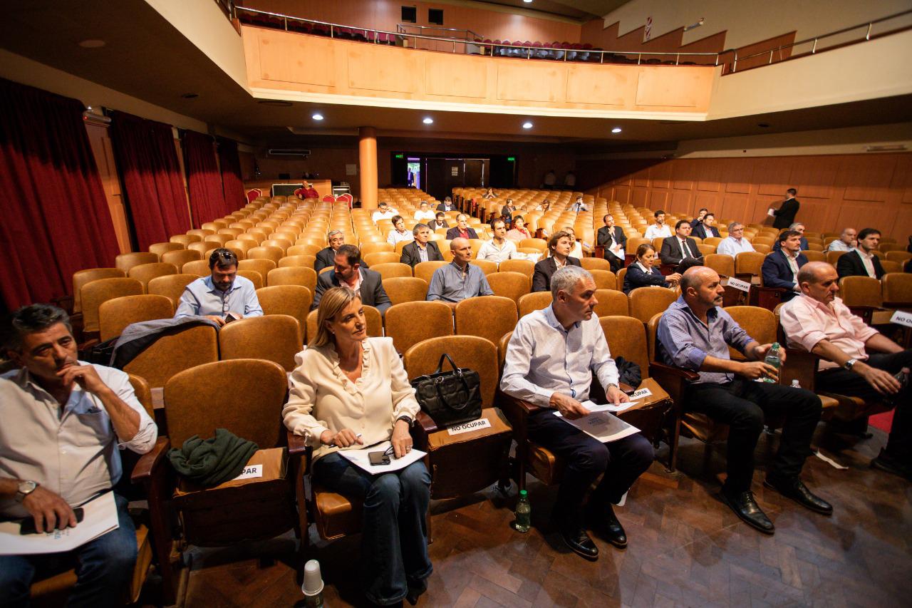 19-3 reunión en gobernación (2)