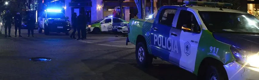 policias-patrullero-noche