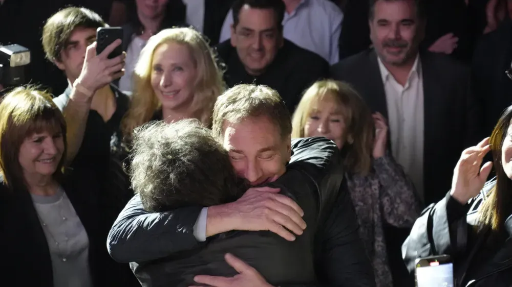 santilli-abrazo-milei
