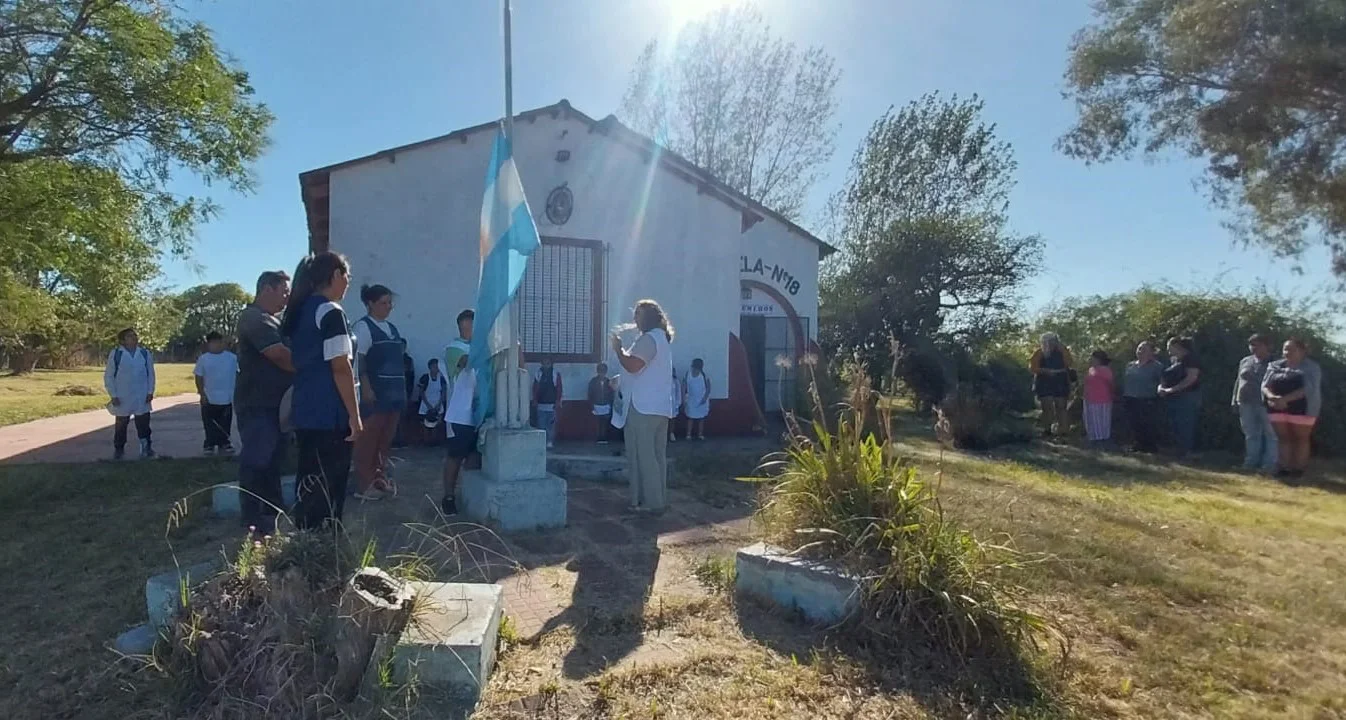 es18